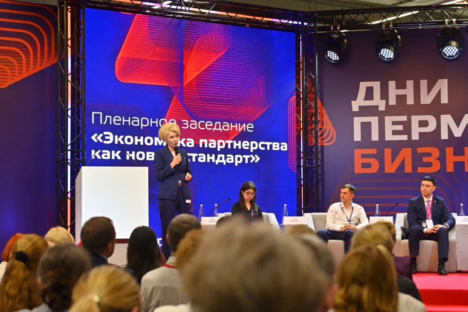 Дмитрий Махонин: Принял участие в пленарной дискуссии «Экономика партнерства как новый стандарт» Дмитрий Махонин: Принял участие в пленарной дискуссии «Экономика партнерства как новый стандарт»