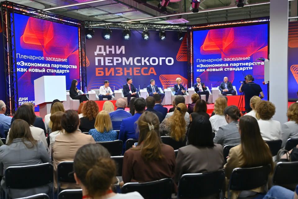 Дмитрий Махонин: Принял участие в пленарной дискуссии «Экономика партнерства как новый стандарт» Дмитрий Махонин: Принял участие в пленарной дискуссии «Экономика партнерства как новый стандарт»