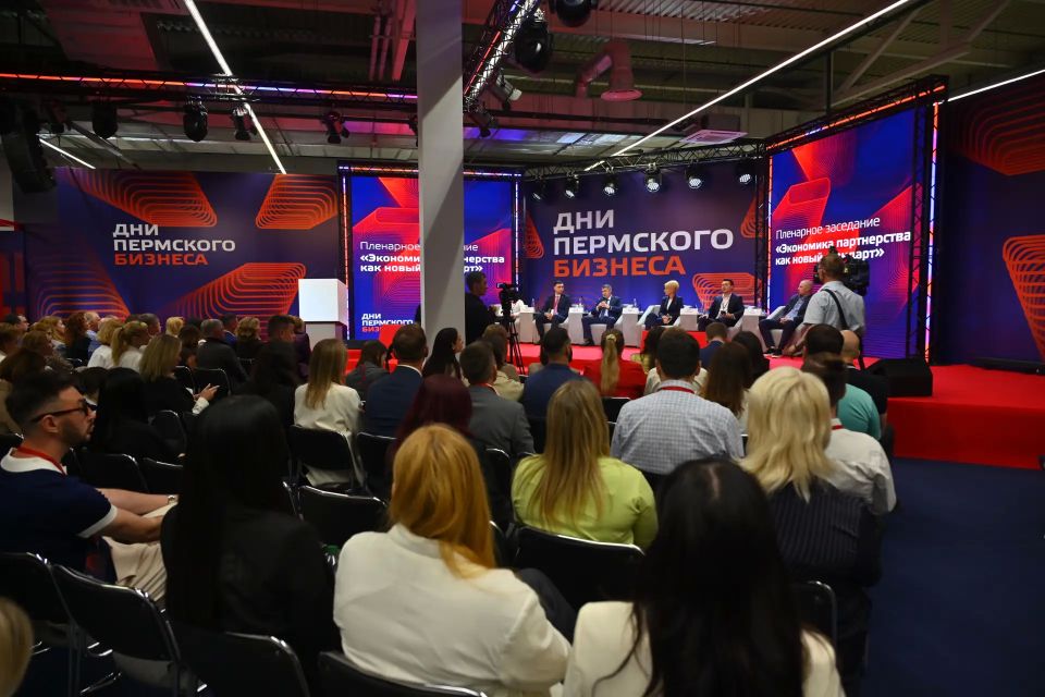 Дмитрий Махонин: Принял участие в пленарной дискуссии «Экономика партнерства как новый стандарт» Дмитрий Махонин: Принял участие в пленарной дискуссии «Экономика партнерства как новый стандарт»