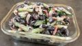 Приготовьте салат с крабовыми палочками и фасолью за считанные минуты