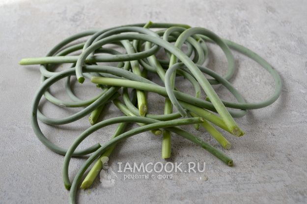Как приготовить ароматный салат с чесночными стрелками: простой и вкусный рецепт