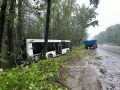 Автобус с пассажирами съехал в кювет в Соликамске