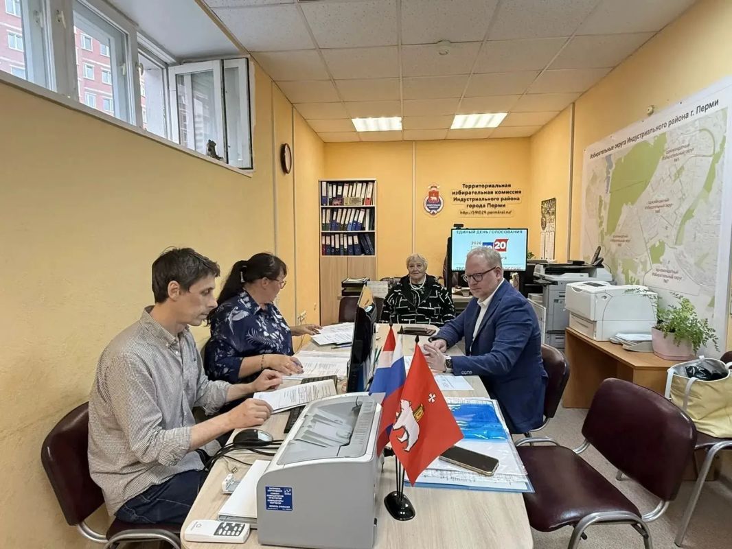 В Пермском крае продолжается работа окружных избирательных комиссий по приему документов на выдвижение кандидатов на выборах депутатов Законодательного Собрания Пермского края и Пермской городской Думы В Пермском крае продолжается работа окружных избирательных комиссий по приему документов на выдвижение кандидатов на выборах депутатов Законодательного Собрания Пермского края и Пермской городской Думы