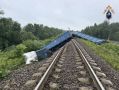 Движение, где грузовой поезд сошел с рельсов, частично восстановлено