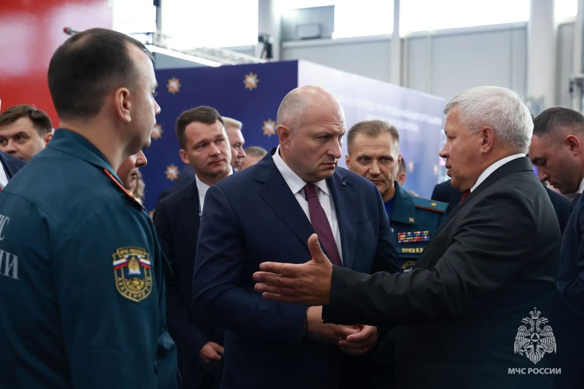 Глава МЧС России ознакомился с передовыми разработками подведомственных организаций МЧС России Глава МЧС России ознакомился с передовыми разработками подведомственных организаций МЧС России