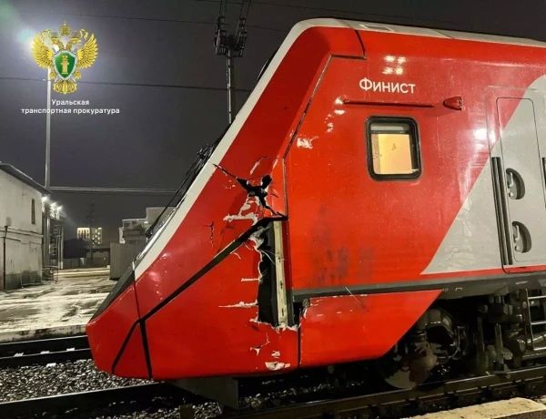 В Прикамье электропоезд «Екатеринбург—Пермь-2» столкнулся с грузовиком