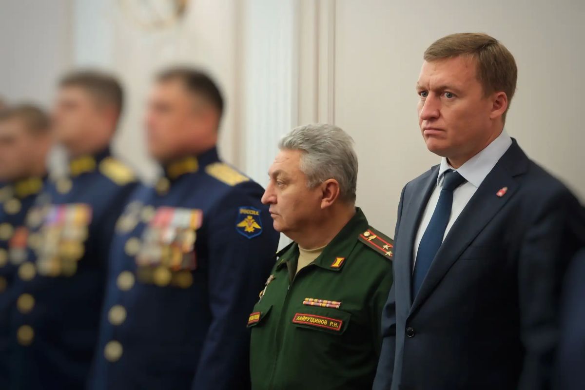 В Перми родителям погибшего бойца передали Звезду Героя России В Перми родителям погибшего бойца передали Звезду Героя России