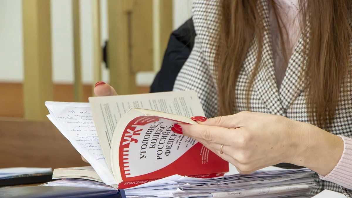 Подростка, подозреваемого в нападении на водителя, отправили под домашний арест