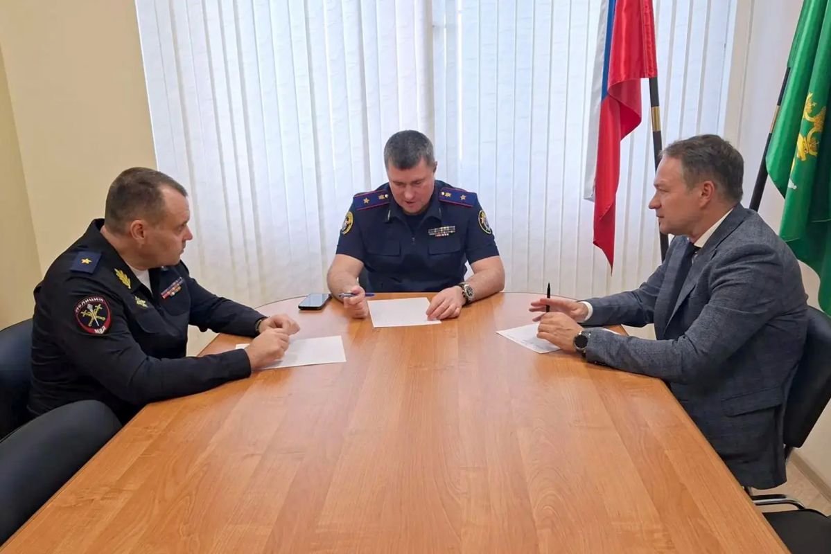 Заместитель руководителя российской Госавтоинспекции Алексей Кузнецов выехал в Архангельскую область на место ДТП с автобусом Заместитель руководителя российской Госавтоинспекции Алексей Кузнецов выехал в Архангельскую область на место ДТП с автобусом
