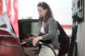 Сеть автозаправочных станций «Нефтехимпром» сообщила, что в связи с тем, что в Пермском крае ситуация с топливом становится лучше, на АЗС сети снят запрет на продажу бензина в канистры