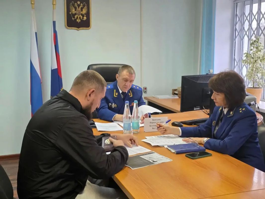Прокурор Пермского края Павел Бухтояров совместно с руководителем краевой налоговой службы Натальей Гуровой, начальником ГУФСИН России по Пермскому краю Леонидом Мустайкиным и Уполномоченным по защите прав предпринимателей... Прокурор Пермского края Павел Бухтояров совместно с руководителем краевой налоговой службы Натальей Гуровой, начальником ГУФСИН России по Пермскому краю Леонидом Мустайкиным и Уполномоченным по защите прав предпринимателей...