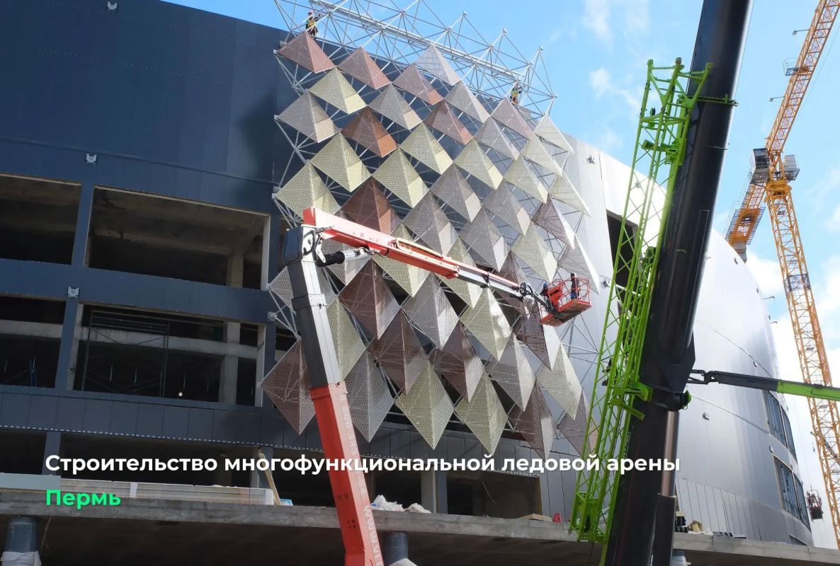 Дмитрий Махонин: Сегодня провел большой инспекционный выезд по спортивным объектам Перми Дмитрий Махонин: Сегодня провел большой инспекционный выезд по спортивным объектам Перми