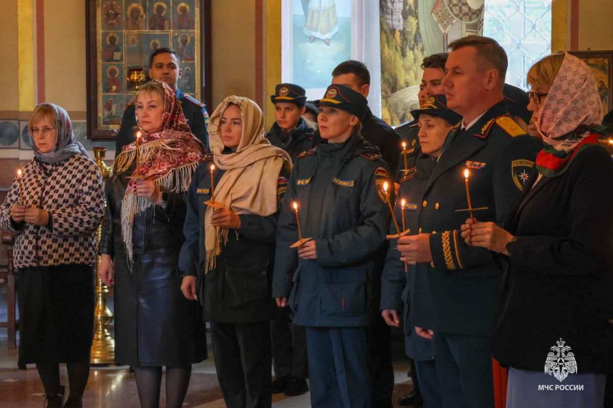 Вера и служба: сотрудники МЧС Прикамья почтили память иконы «Неопалимая Купина» Вера и служба: сотрудники МЧС Прикамья почтили память иконы «Неопалимая Купина»
