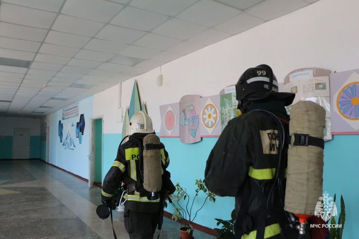 Огонь по сценарию. На базе Ординской средней школы прошло пожарно-тактическое учение Огонь по сценарию. На базе Ординской средней школы прошло пожарно-тактическое учение