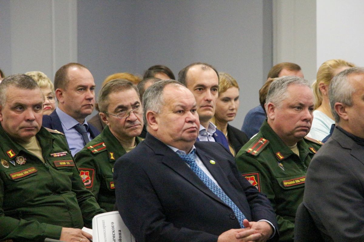 В Прикамье обсудили подготовку к осеннему призыву на военную службу В Прикамье обсудили подготовку к осеннему призыву на военную службу
