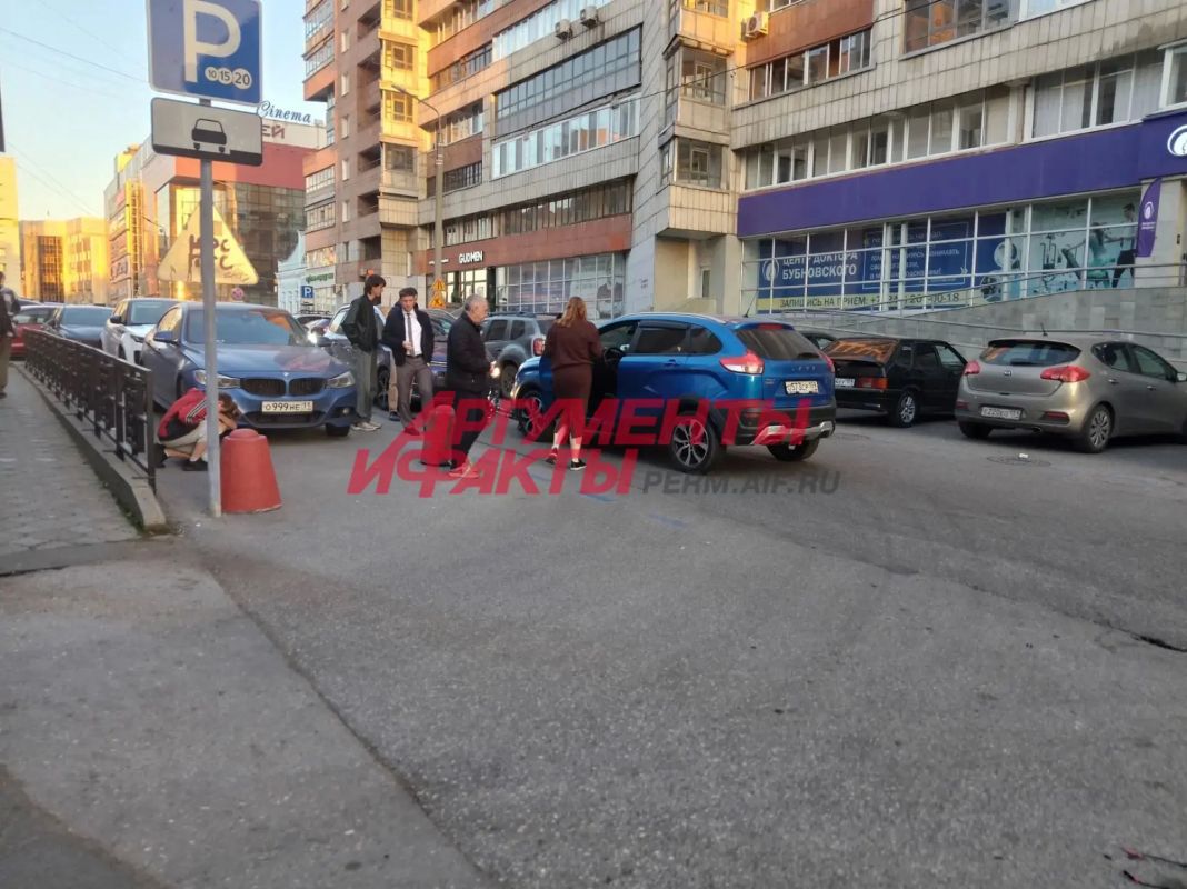 В Перми на улице Пермской автомобиль сбил ребёнка на велосипеде В Перми на улице Пермской автомобиль сбил ребёнка на велосипеде