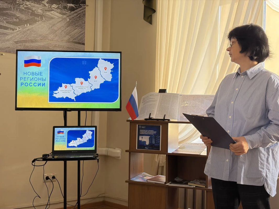 Молодёжный совет и сотрудники УФК по Пермскому краю посетили в Центральной городской библиотеке им. А.С. Пушкина выставку «Единство России — несокрушимая крепость», посвящённую Дню воссоединения ДНР, ЛНР, Запорожской и... Молодёжный совет и сотрудники УФК по Пермскому краю посетили в Центральной городской библиотеке им. А.С. Пушкина выставку «Единство России — несокрушимая крепость», посвящённую Дню воссоединения ДНР, ЛНР, Запорожской и...