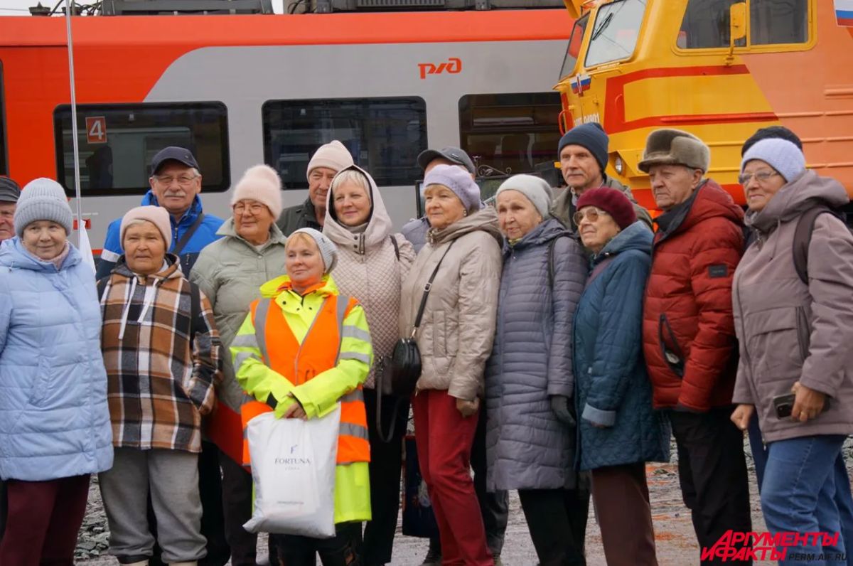 Символ эпохи. В Перми открыли памятник легендарного электропоезда ЭД2Т-0049 Символ эпохи. В Перми открыли памятник легендарного электропоезда ЭД2Т-0049
