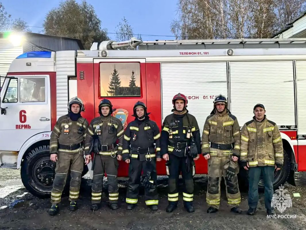 Огнеборцы МЧС Прикамья спасли 8 человек на пожаре