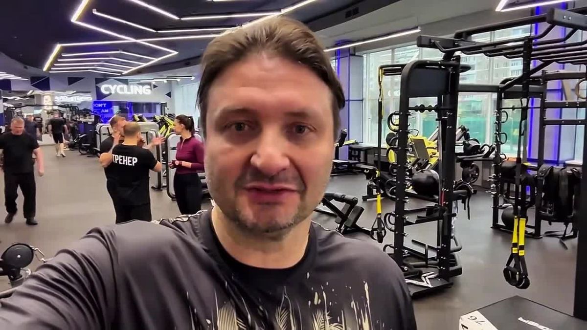 Hародный артист России, гендиректор Большого Московского цирка Эдгард Запашный поздравил российского лидера Владимира Путина с днем рождения