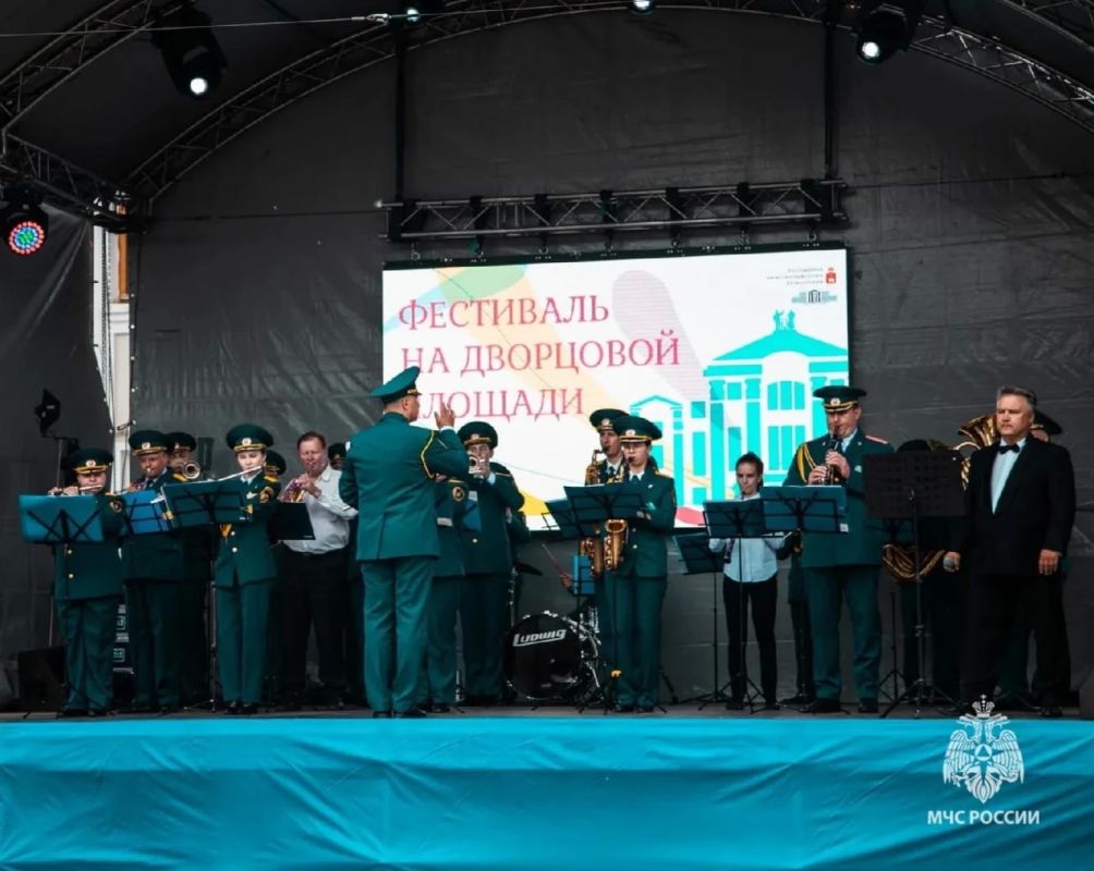 Сегодня в рубрике #ДевушкиМЧСПрикамья — Александра Крапивина, пожарный-музыкант оркестра 10 пожарно-спасательного отряда Сегодня в рубрике #ДевушкиМЧСПрикамья — Александра Крапивина, пожарный-музыкант оркестра 10 пожарно-спасательного отряда