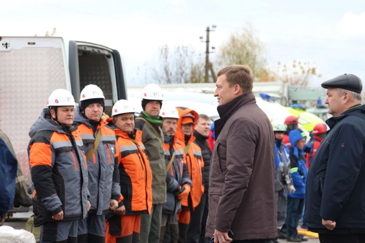 В Перми провели смотр сил и средств РСЧС В Перми провели смотр сил и средств РСЧС