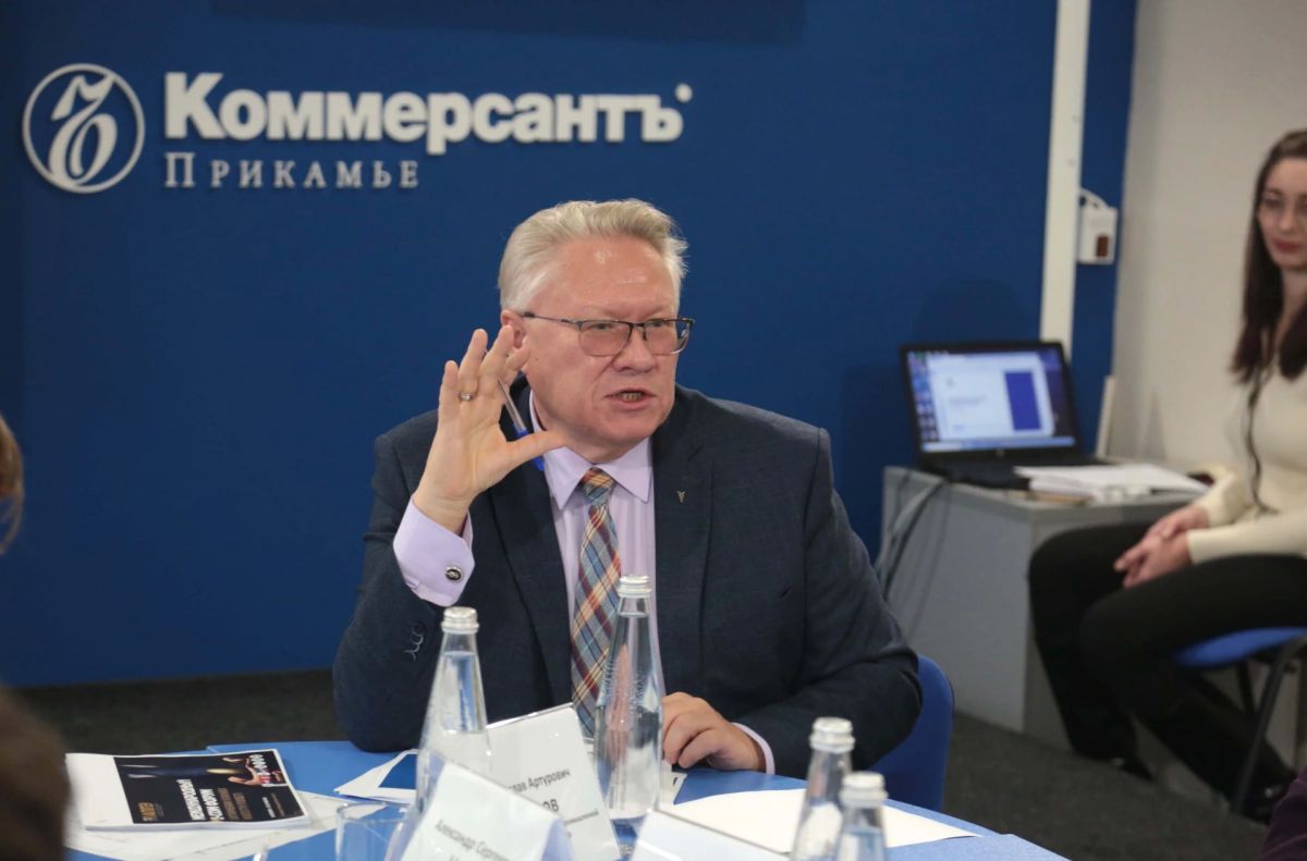 На площадке газеты «Коммерсантъ-Прикамье» состоялся круглый стол по теме «Тренды, вызовы и перспективы онлайн- и офлайн-торговли» На площадке газеты «Коммерсантъ-Прикамье» состоялся круглый стол по теме «Тренды, вызовы и перспективы онлайн- и офлайн-торговли»