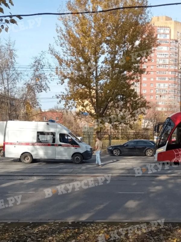 Трамваи встали на Мира из-за ДТП на путях Трамваи встали на Мира из-за ДТП на путях