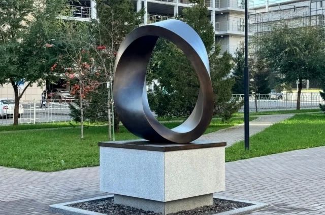 В Перми появилась скульптура знаменитой ленты Мёбиуса
