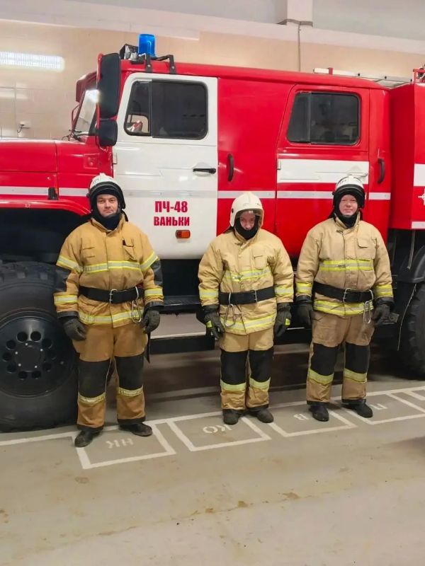 В Прикамье пожарные вытащили из горящей квартиры двоих пострадавших