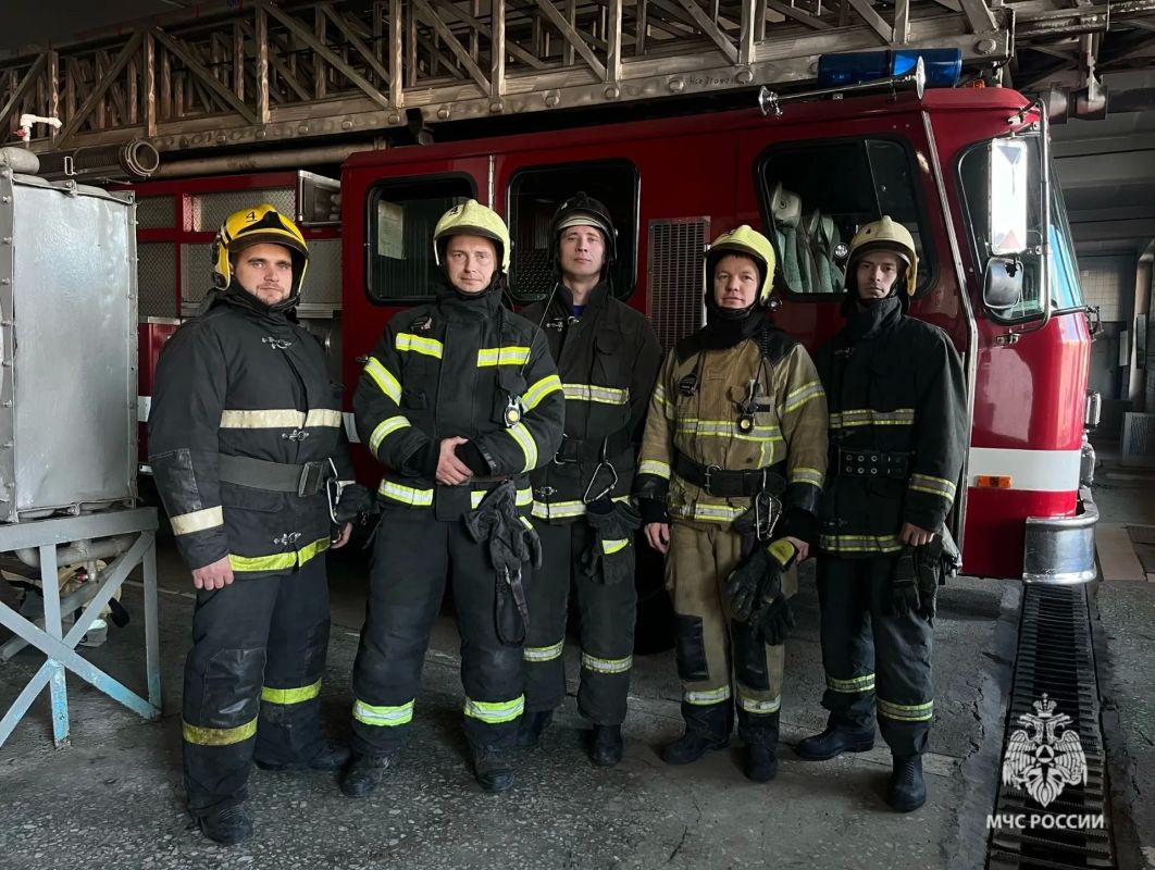 Огнеборцы МЧС Прикамья спасли 2 человек на пожаре Огнеборцы МЧС Прикамья спасли 2 человек на пожаре
