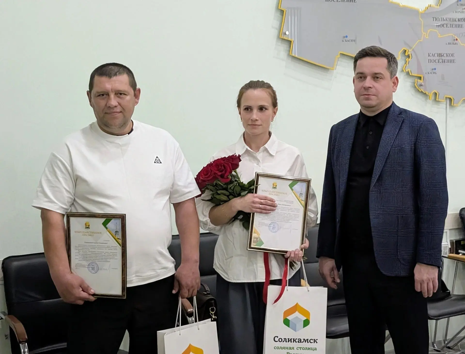 Медсестру и пассажира, предотвративших трагедию с автобусом, наградил глава Соликамского округа Александр Русанов