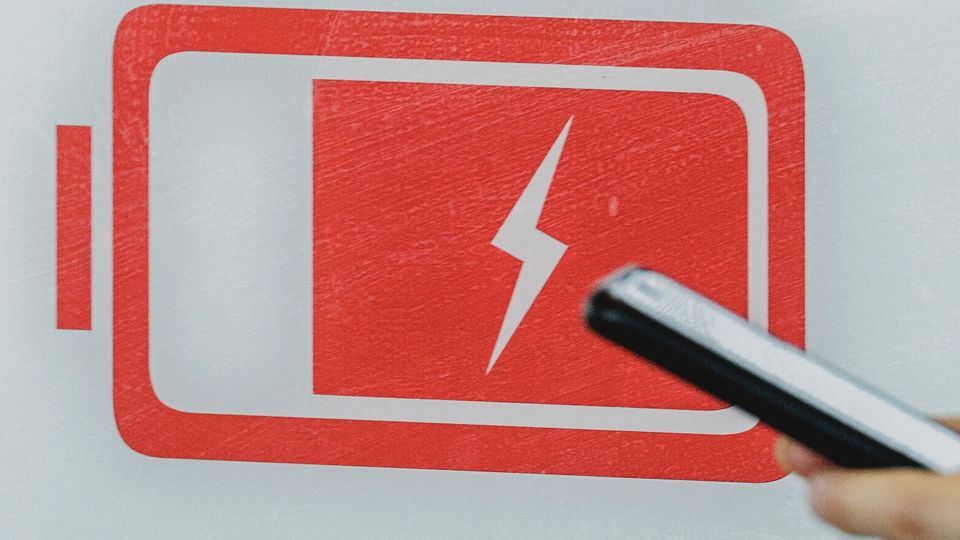 Смартфон умрет раньше времени: в Роскачестве назвали главную ошибку при зарядке устройств