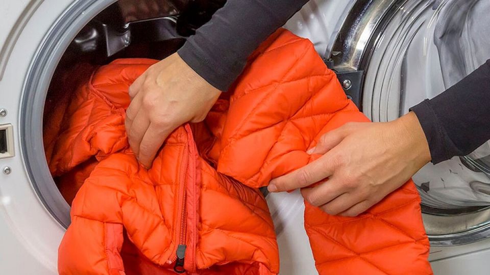 Как правильно стирать пуховик: советы, которые сэкономят ваши деньги