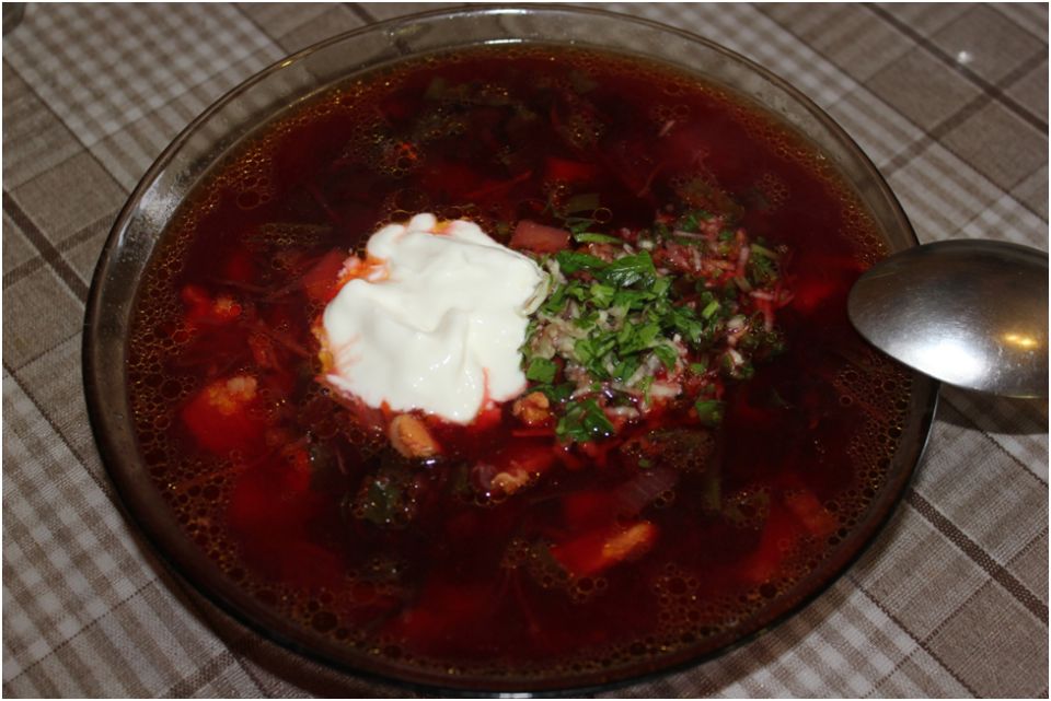 Как приготовить идеальный горячий свекольник с ботвой