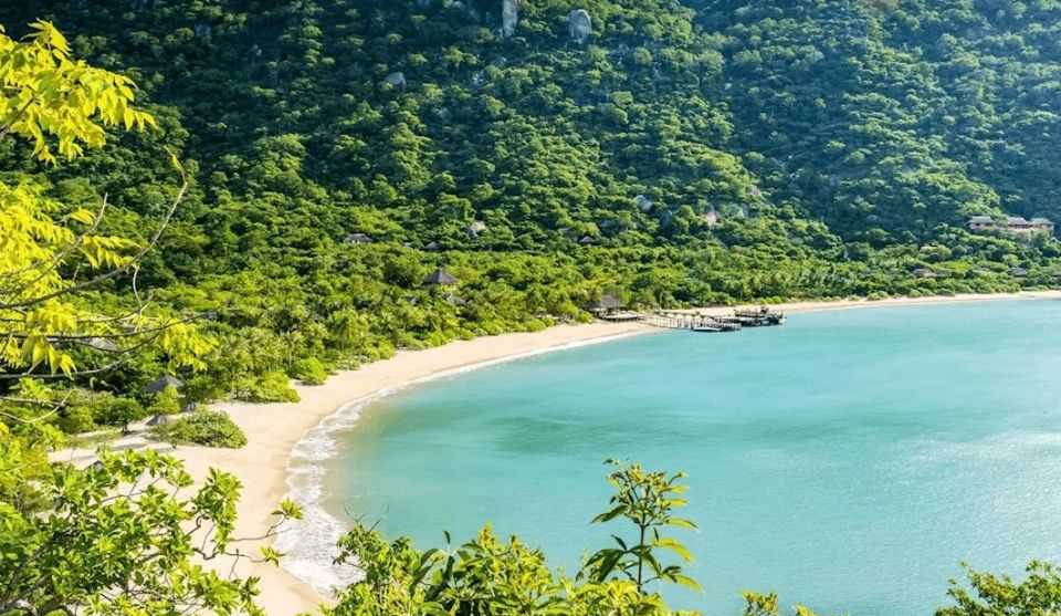 Новые события субботы: обновление рейсов, финансовые новости и изменения на курорте